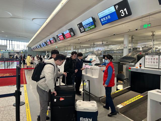 活体心脏进入杭州机场。图源:杭州萧山国际机场