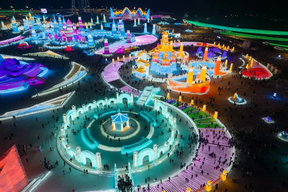第25届冰雪大世界。图源:新华社