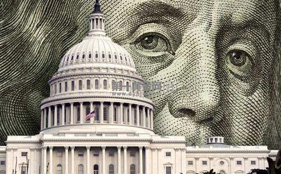 美PCE数据刺激市场 美联储降息概率升至90%!黄金上破2060