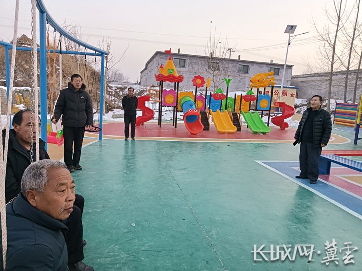 石家庄市行唐县安太庄党群中心对过建成的儿童游乐场。王冰心 摄