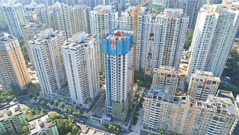 福田区安居景贤阁封顶,将提供150套保障性住房。 深圳特区报记者 杨浩翰 摄