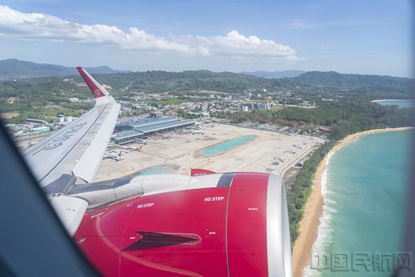 吉祥航空A320飞机在泰国普吉机场起飞(本文图片均由吉祥航空提供)