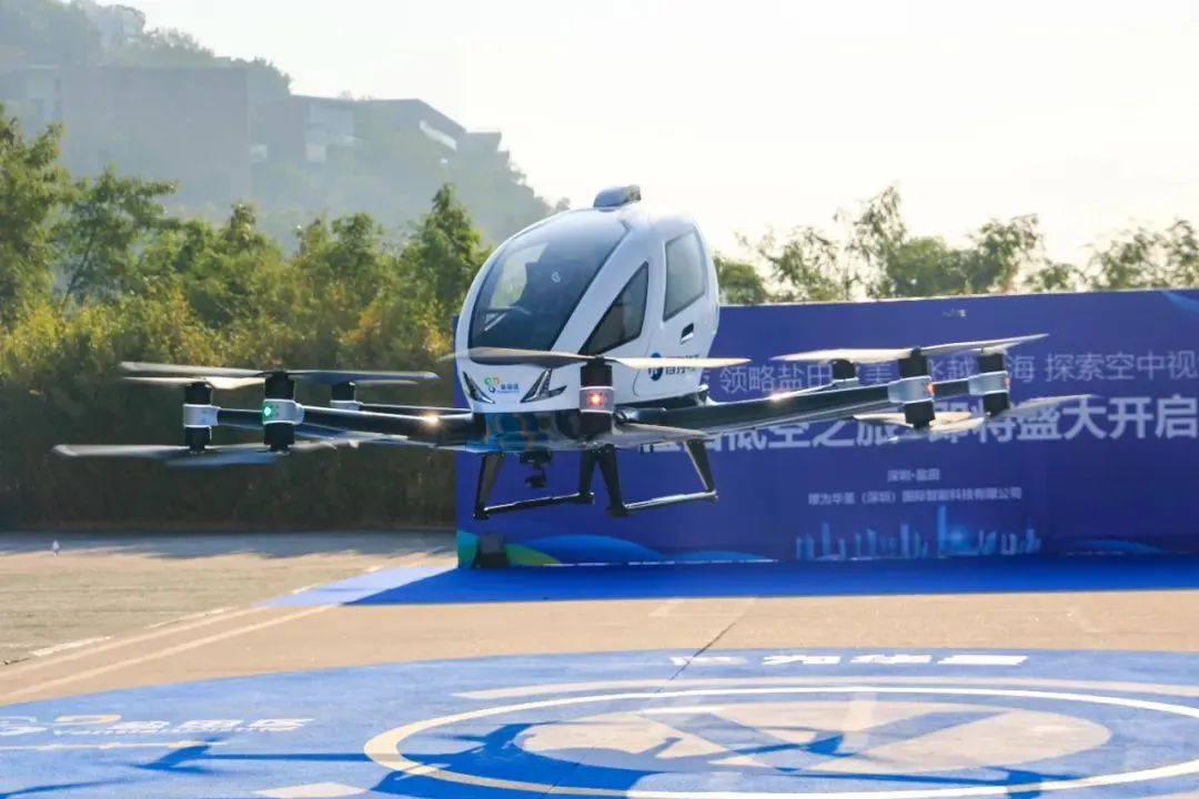 深圳市低空融合飞行示范区eVTOL(无人驾驶载人电动垂直起降飞行器)首飞测试。图源:美好盐田