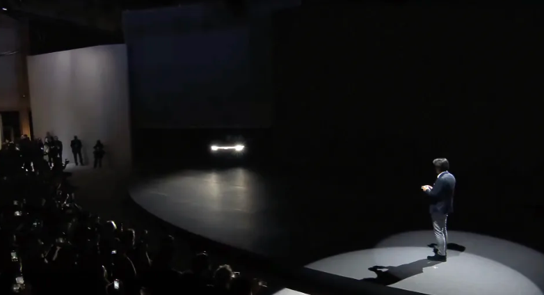 游戏成真：索尼本田合作 Afeela 电动汽车亮相 CES 2024，用 PS5 手柄操控驾驶
