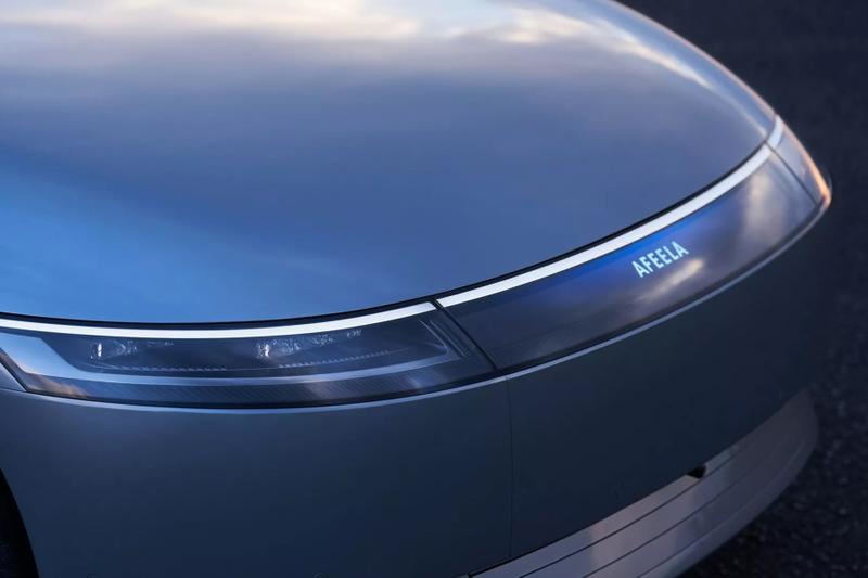 游戏成真：索尼本田合作 Afeela 电动汽车亮相 CES 2024，用 PS5 手柄操控驾驶