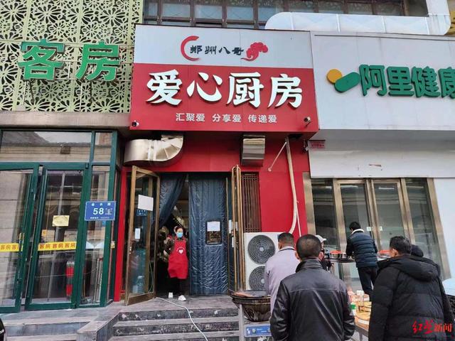 ▲“郑州八哥”的爱心厨房。图据受访者