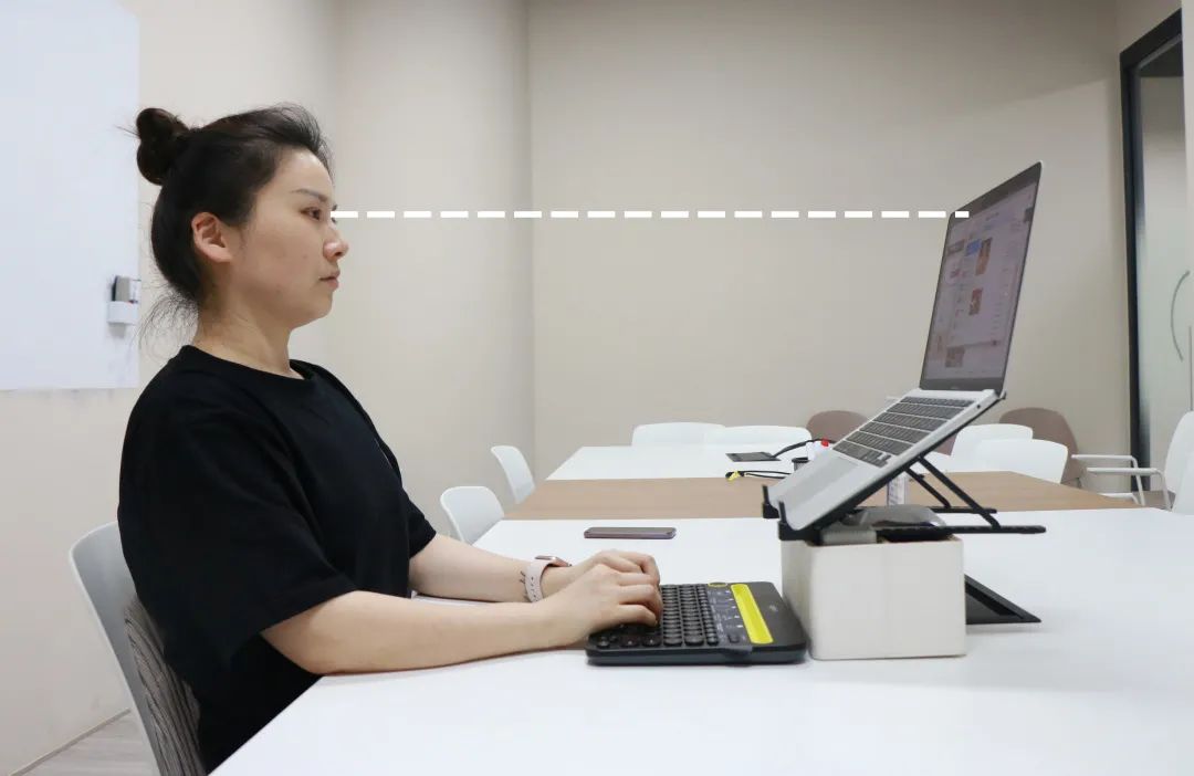 怎样才能有好的坐姿 d174-fe8672a5ff8f8941189735754d246d09.jpg