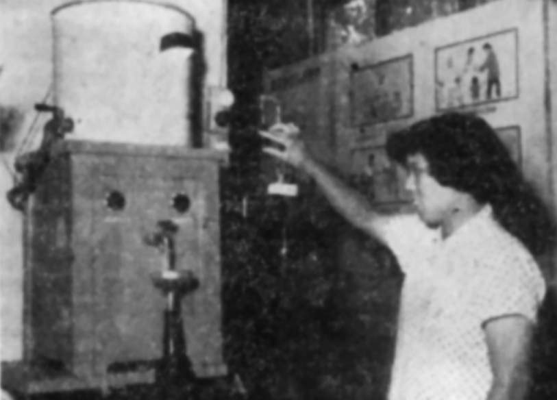 上世纪50年代,西四副食品零售管理处职工发明了电动量油器,只要按一下电钮,油就能自动流出。徐国兴摄