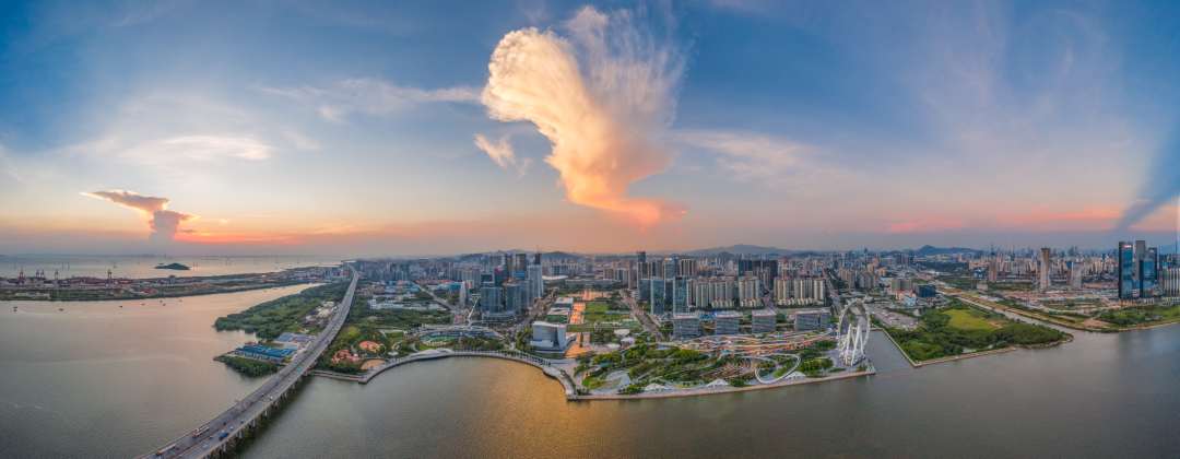 图为位于深圳市宝安区的前海湾。童艳龙摄