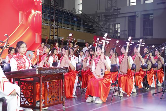 密云区中小学生进行民乐展演。受访者供图