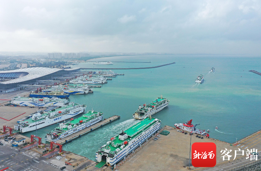 琼州海峡客滚船。记者 汪承贤 摄