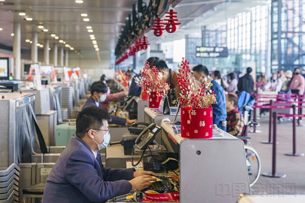 吉祥航空虹桥机场值机区新春装饰场景( 本文图片均由吉祥航空供图)