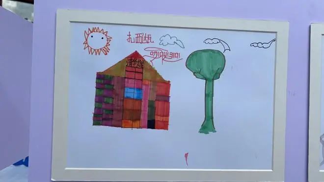 (乡村孩子们的暖心画作)