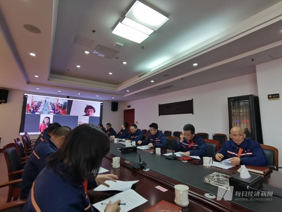 新凤鸣股东大会现场 图片来源:每经记者 黄鑫磊 摄
