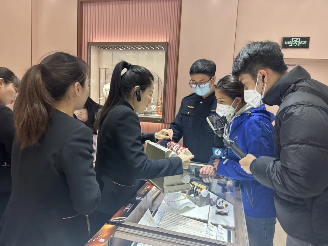 福州开展黄金市场价格联合检查。