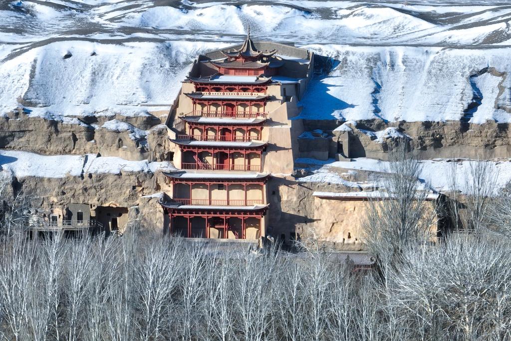 莫高窟雪景（無人機照片，2023年12月15日攝）。新華社記者 郎兵兵 攝