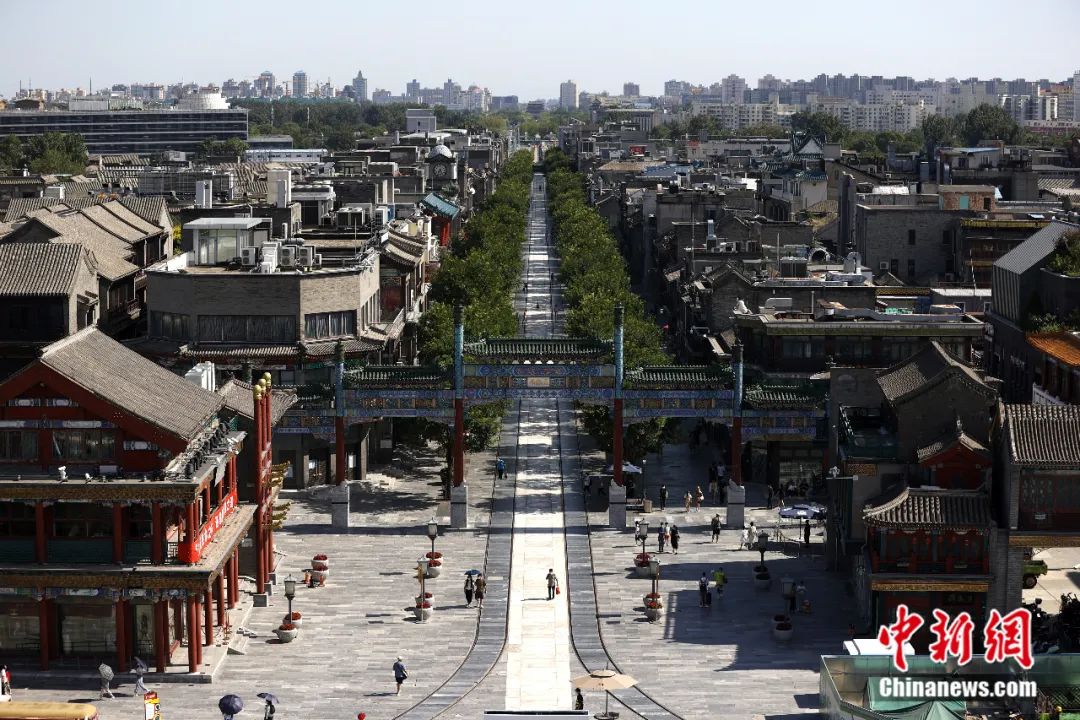 在北京正阳门箭楼拍摄的北京中轴线。富田 摄