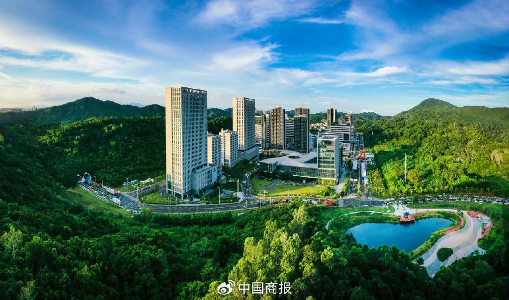 位于园山街道的阿波罗未来产业城。（何嘉慧/图）