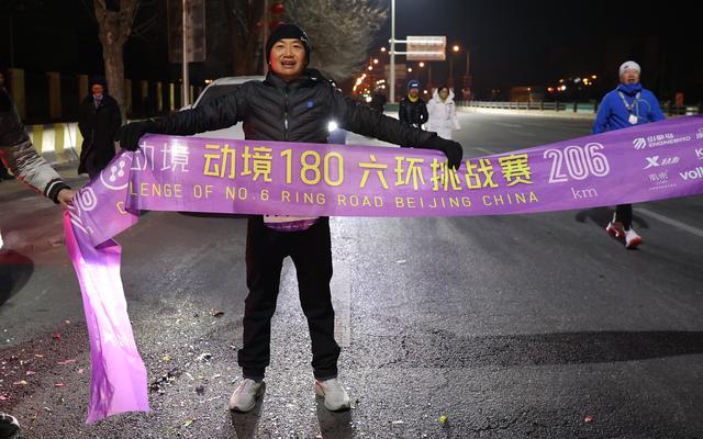 毛大庆用了两天两夜,成功跑完了北京六环。 受访者供图