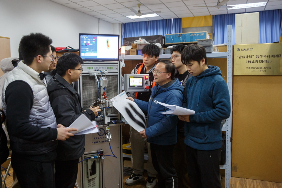 上海第二工业大学智能制造与控制工程学院何成教授带教学生。