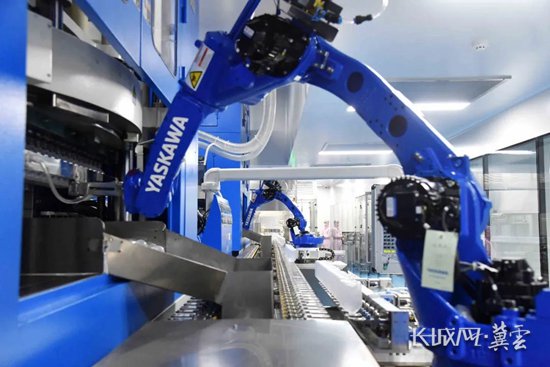 2023年,石家庄四药集团投资建设的年产能达6亿瓶(袋)的智能数字化直立式软袋输液生产车间建成。