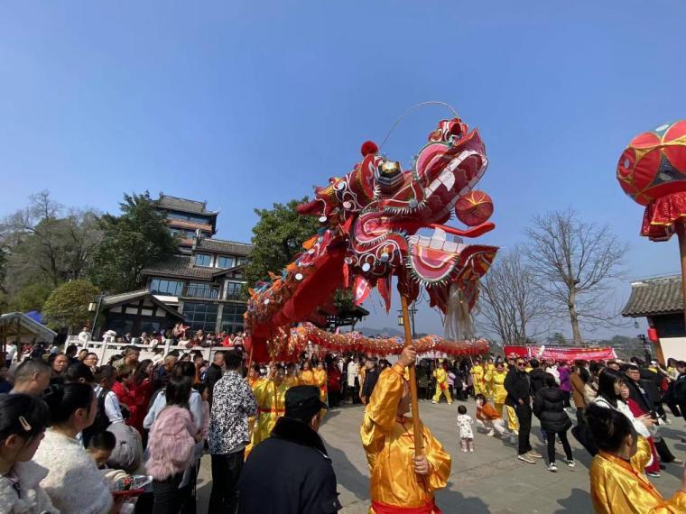 春节生活场景图片 ebdf-1b4caa21ede353912dfbf5df1a1e876b.jpg