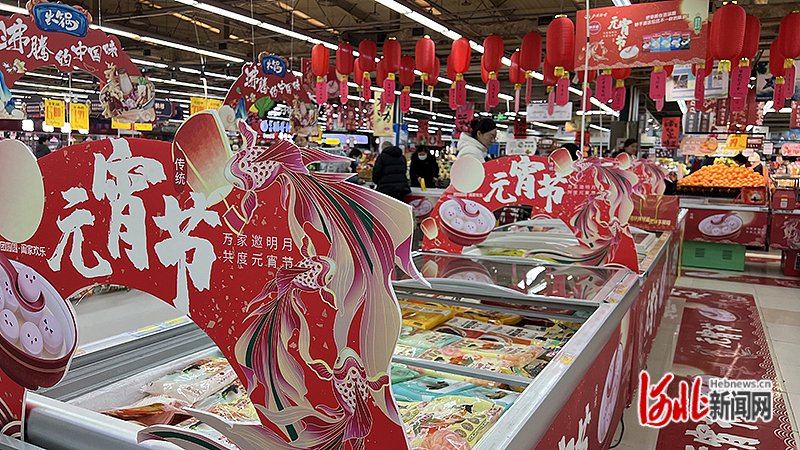 北国超市裕华店的汤圆销售专区。纵览新闻记者李见/摄