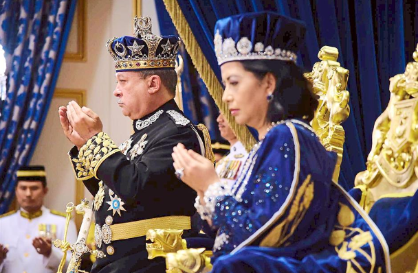 ·易卜拉欣和夫人在元首就職儀式上。