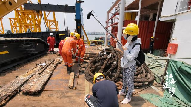 连接员工作照片 e581-28b3816b615583b25072f375538f0ade.jpg