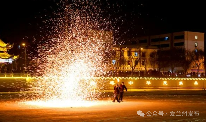 敦煌民俗打铁花 雄兵 摄