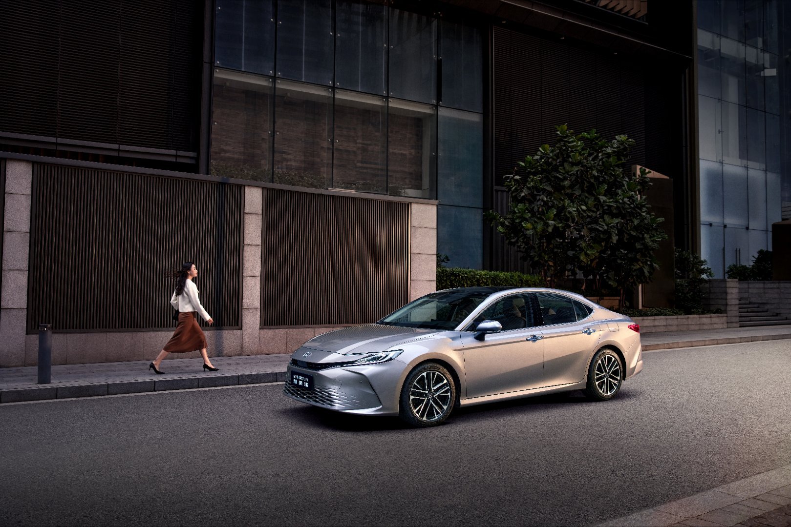 17.18~20.68 万元,广汽丰田全新凯美瑞上市:提供燃油 / 混动车型