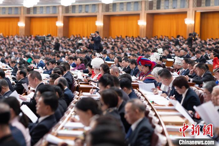 3月5日，十四屆全國人大二次會議在北京人民大會堂開幕。中新社記者 盛佳鵬 攝