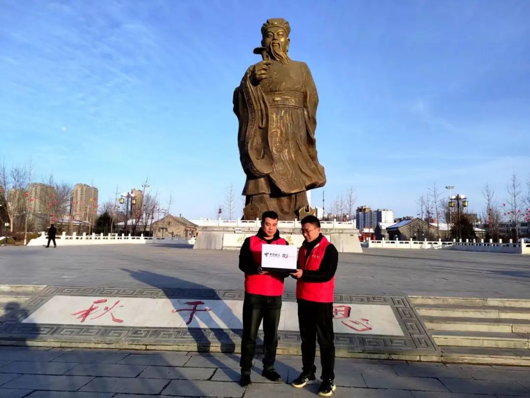 图为中国电信保定分公司网络保障人员正在开展工作