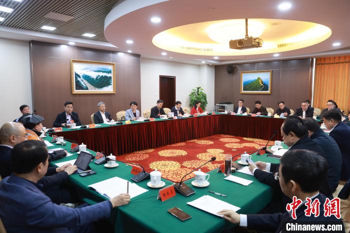 3月5日，全國政協十四屆二次會議僑聯界小組會議在北京舉行。中新社記者 蔣啟明 攝