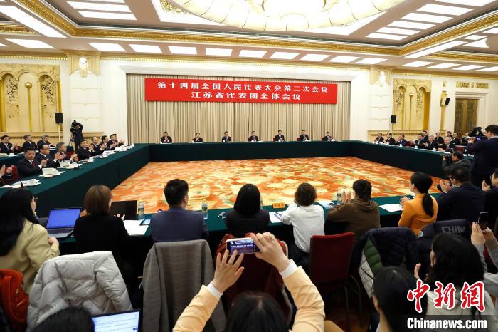（两会观察）开放团组会议坦诚务实回应热点|全国两会|中新社_新浪新闻