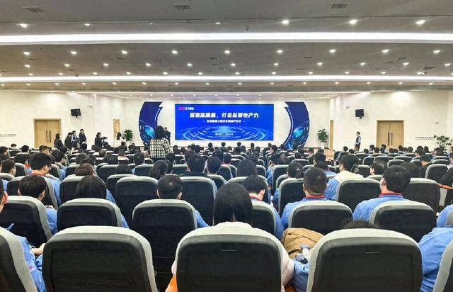 亿纬锂能V圆柱电池达产仪式现场(李智玲 摄)