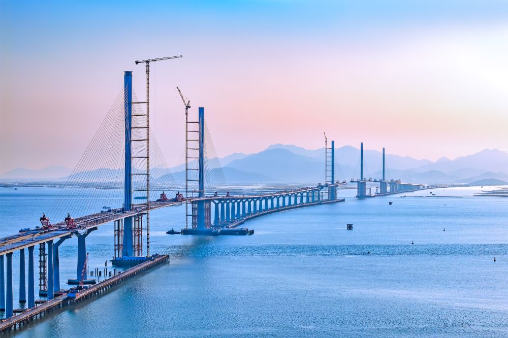 （遠眺合龍後的高欄港大橋，廣東交通集團供圖）