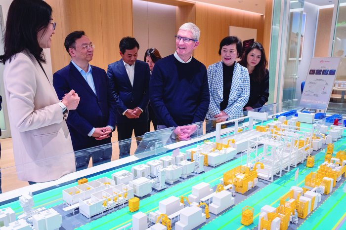 苹果CEO库克盛赞中国供应链 三大“果链”龙头展示最新成果