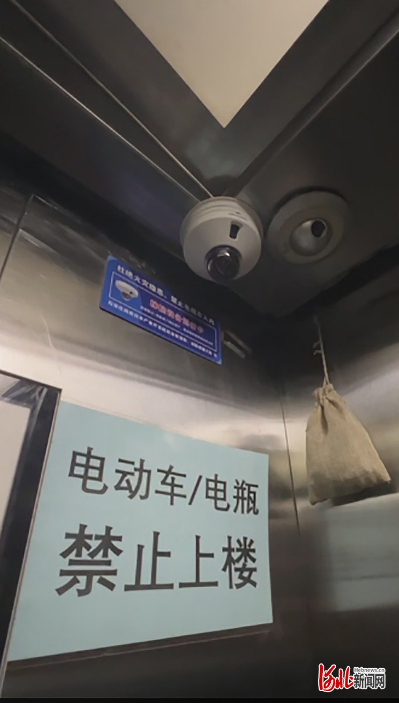 想象国际北区安装的电梯控制设备。 王思宁/摄