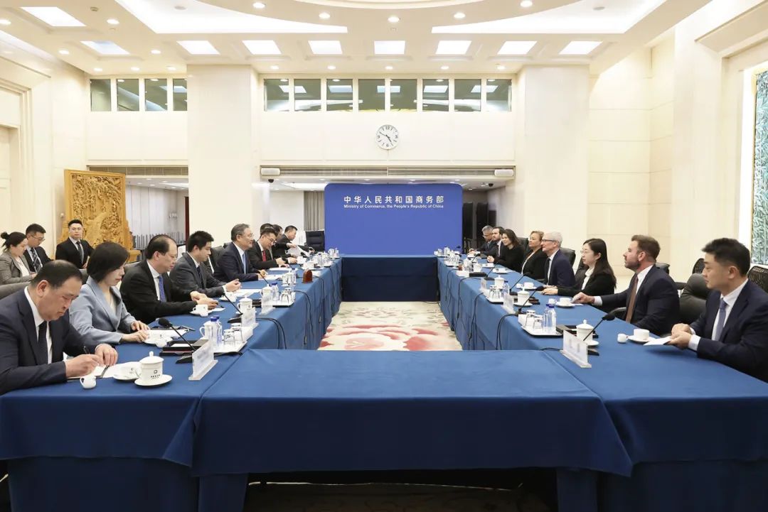 投资中国专栏 | 王文涛部长会见苹果公司首席执行官库克