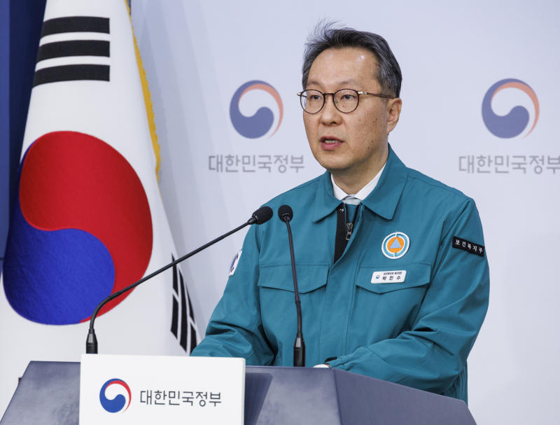 透视韩国医生大罢工:医政博弈背后的特权意识与医疗私有化