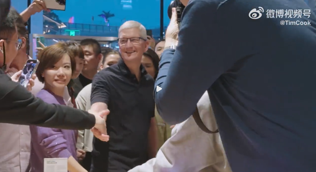 爆红产品年内登陆中国!苹果CEO:我爱中国,我爱中国人!此前他隐瞒“iPhone在中国不好卖”,苹果赔了35亿