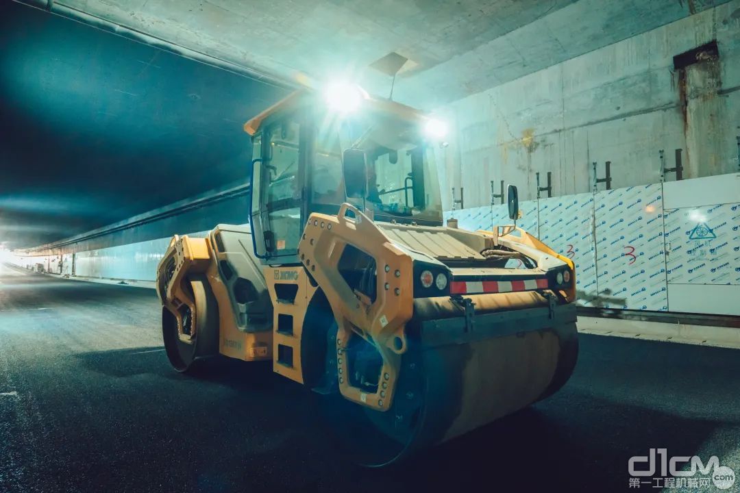 徐工XD135TIV压路机