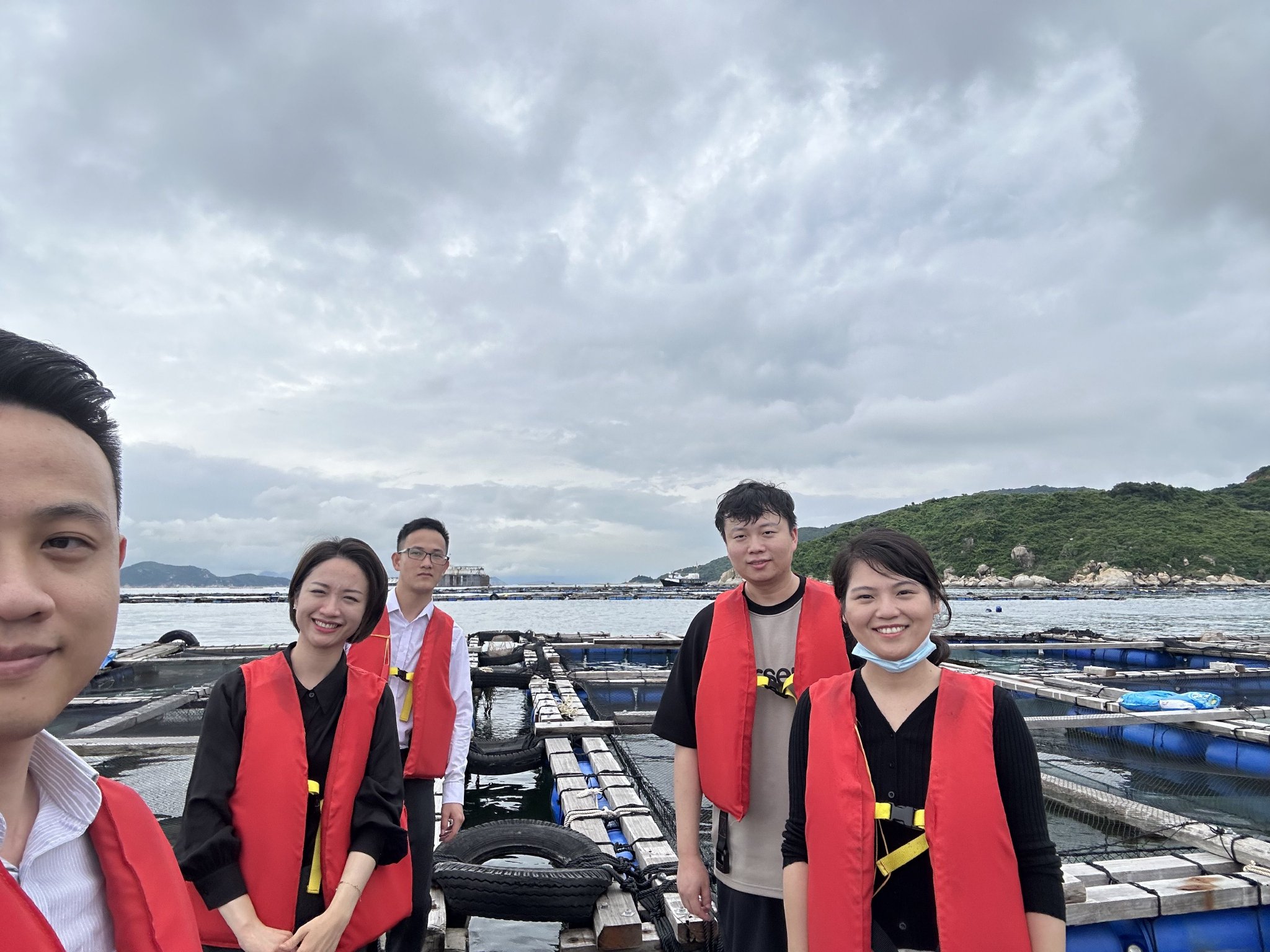 (珠海分行调研走访现场图)
