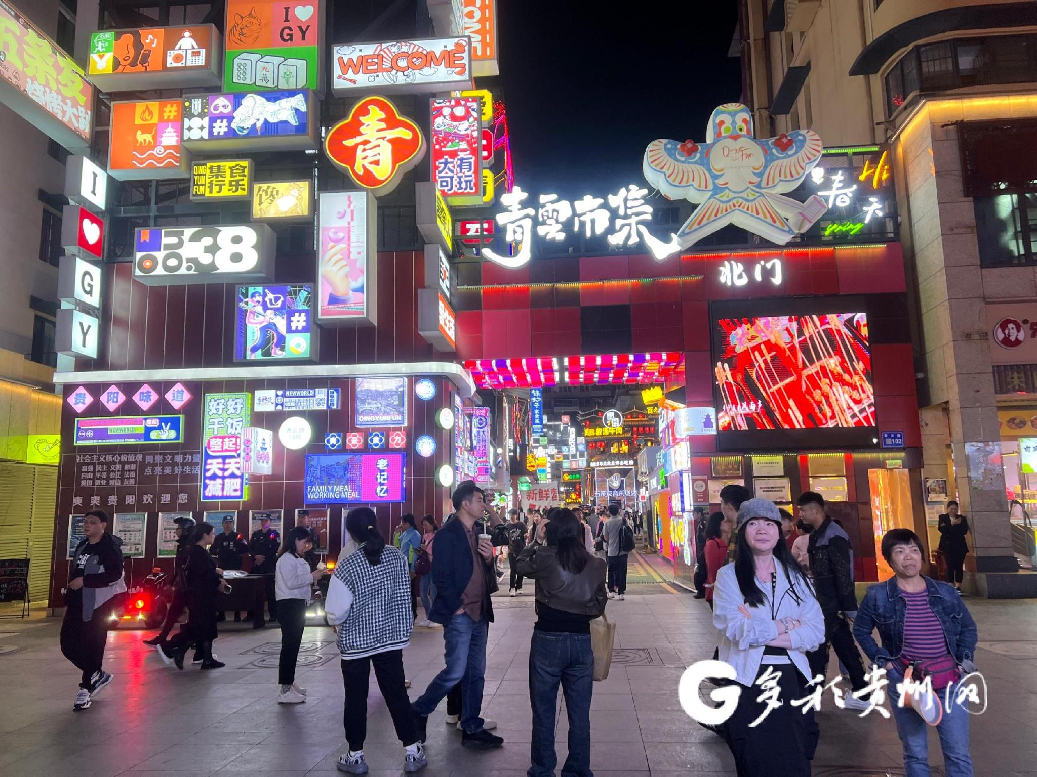 青云市集已入驻310家门店、小市集零售摊