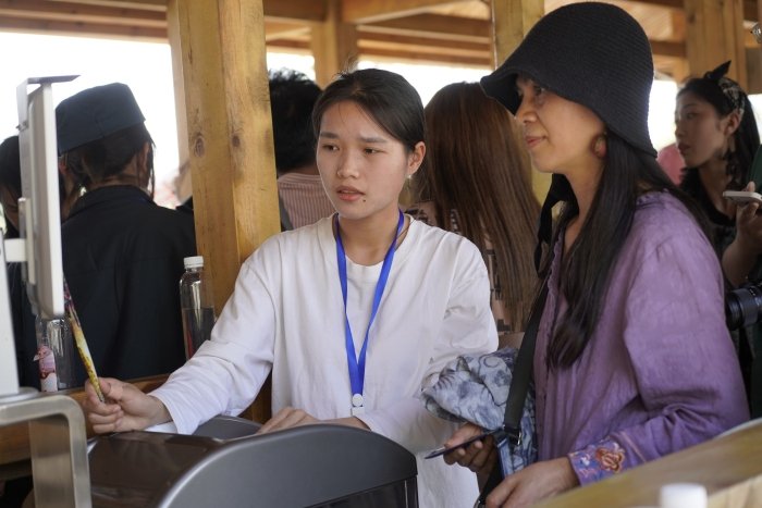 游客提前购票、预约，现场便捷入园