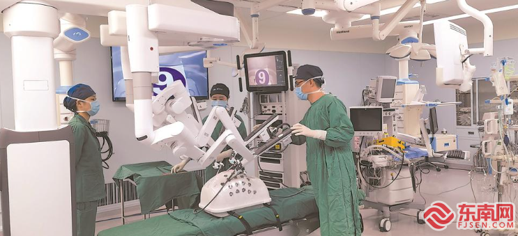 福建醫科大學附屬第一醫院舉辦達芬奇機器人醫護合作技能競賽。福建日報記者 張靜雯 攝