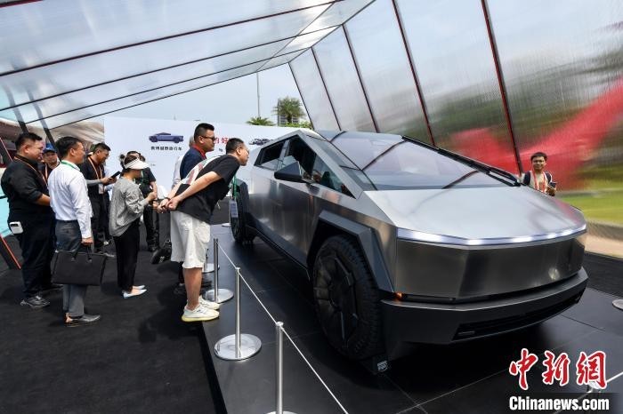 4月13日，第四屆中國國際消費品博覽會舉辦期間，特斯拉展示了賽博越野旅行車。中新社記者 駱雲飛 攝