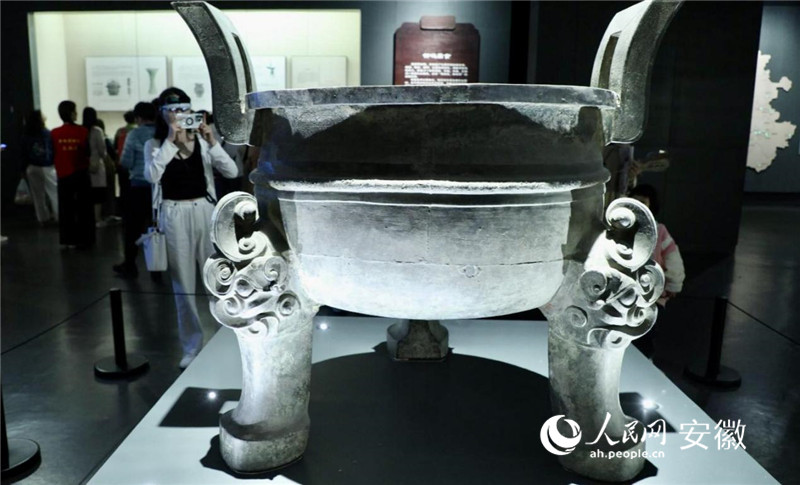 現藏於安徽省博物院的楚大鼎。人民網記者 陶濤攝