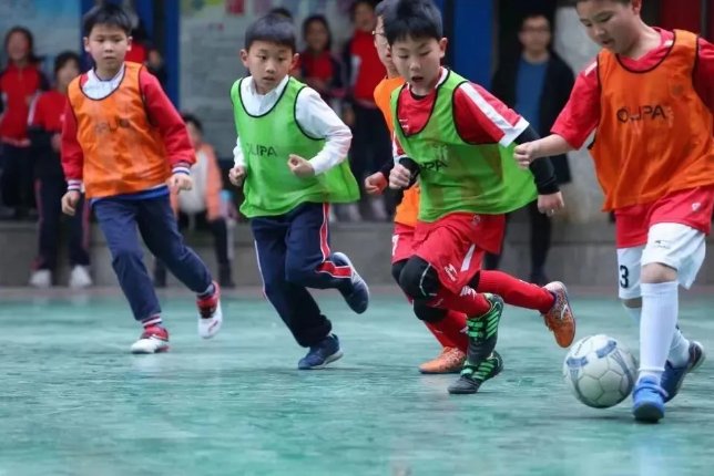 图| 辖区小学开展“激情足球 逐梦校园”主题足球比赛